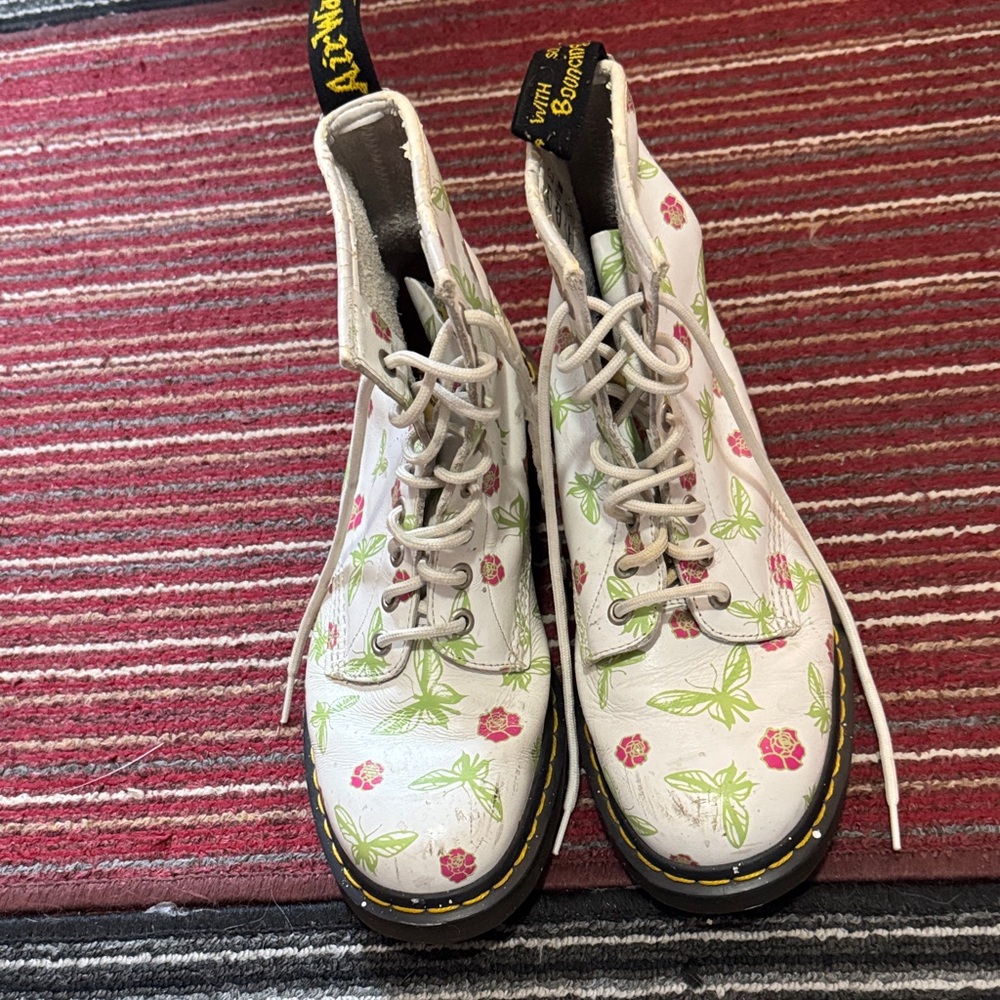 Vintage Dr. Martens White Boots with Green and Pink Butterfly Rose Design AW004 - Picture 3 of 12